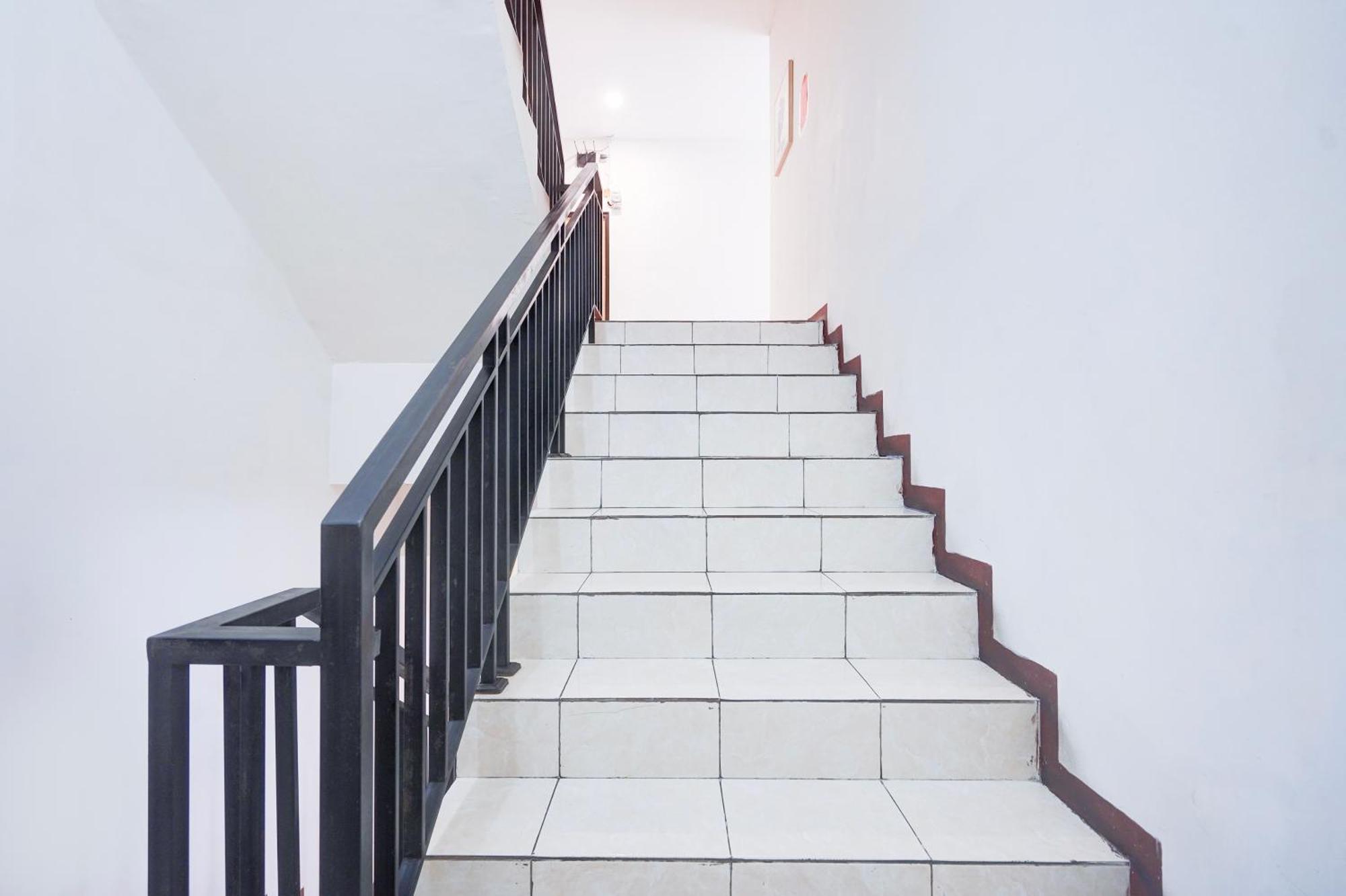 Hotel O Rappocini Near Rsia Paramount Макасар Екстериор снимка