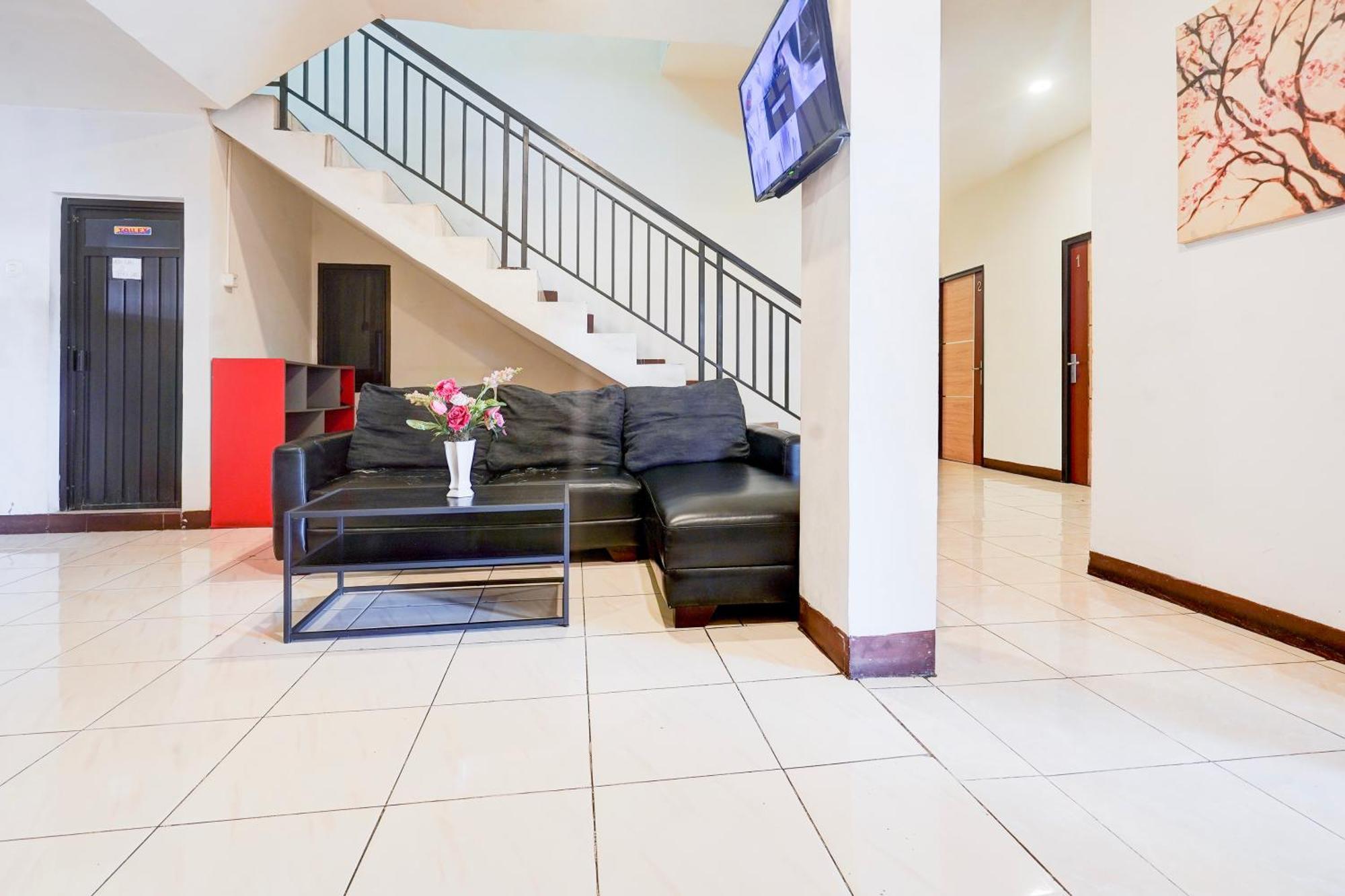 Hotel O Rappocini Near Rsia Paramount Макасар Екстериор снимка