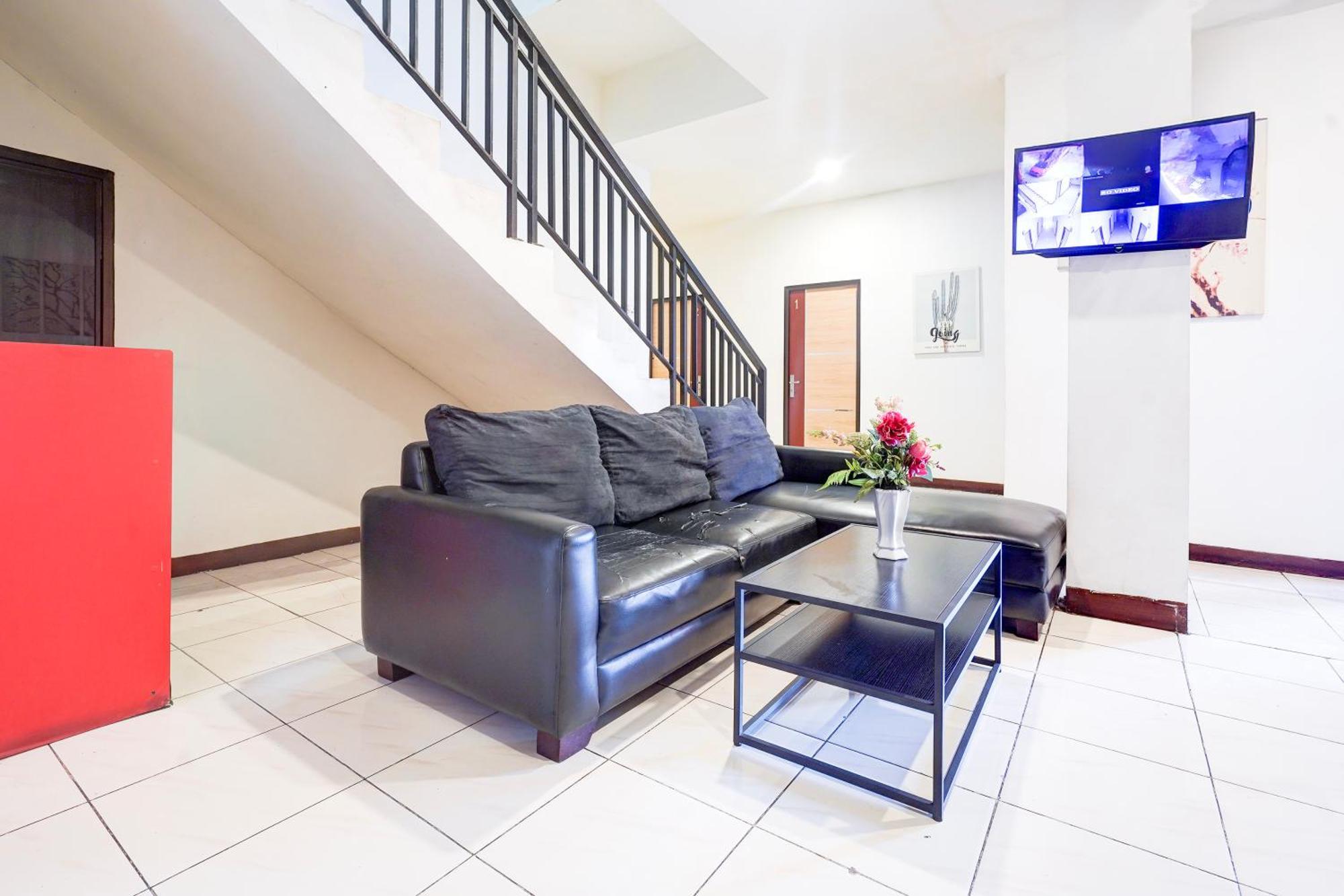 Hotel O Rappocini Near Rsia Paramount Макасар Екстериор снимка